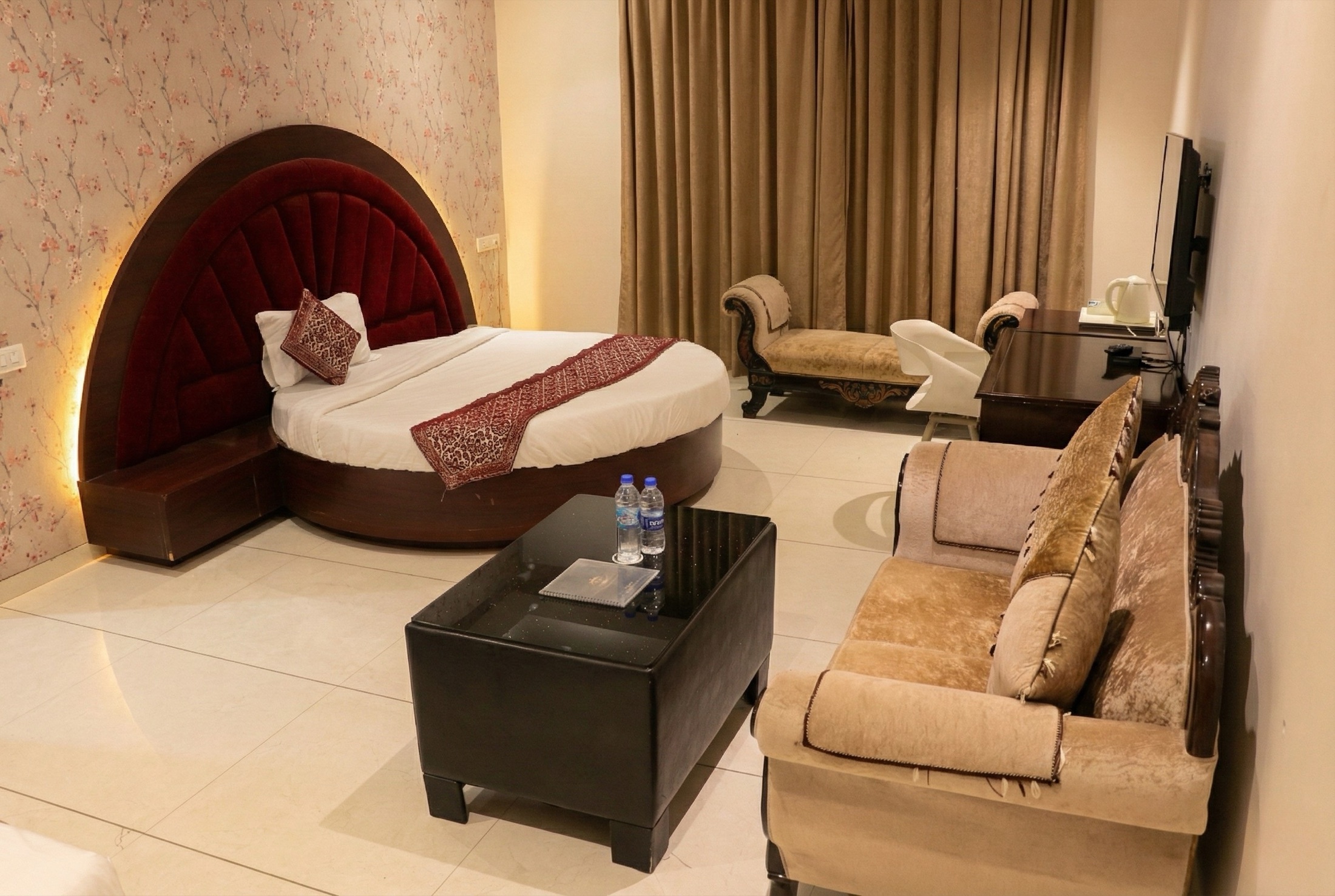 Suite Room photo 1 of 5
